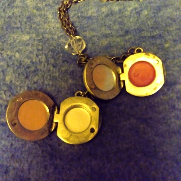 Avon Mark Lipgloss w/ Mirrors That Open Statement Necklace - Picture 3 of 5